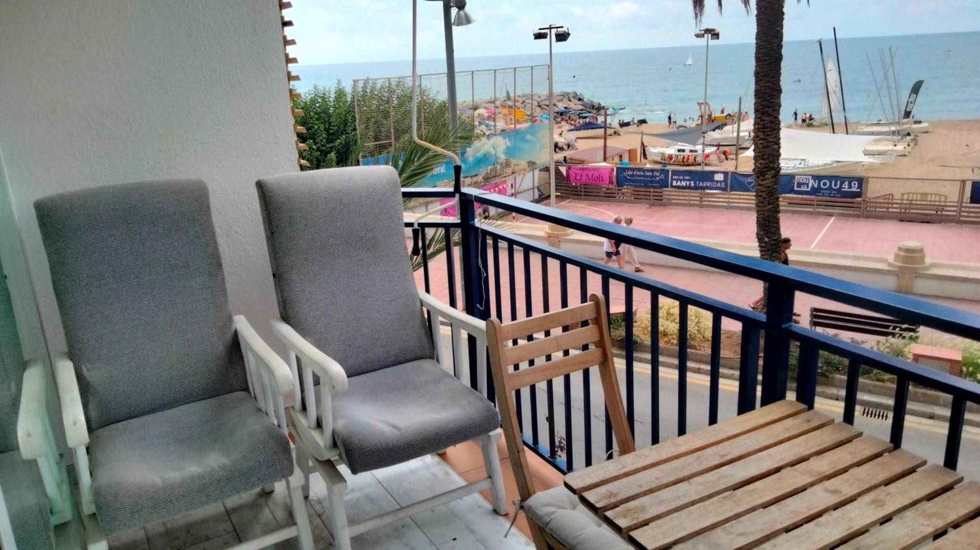 Beachfront Apartment With Private Parking Sant Pol De Mar Eksteriør billede